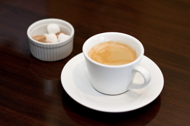 コーヒーと角砂糖